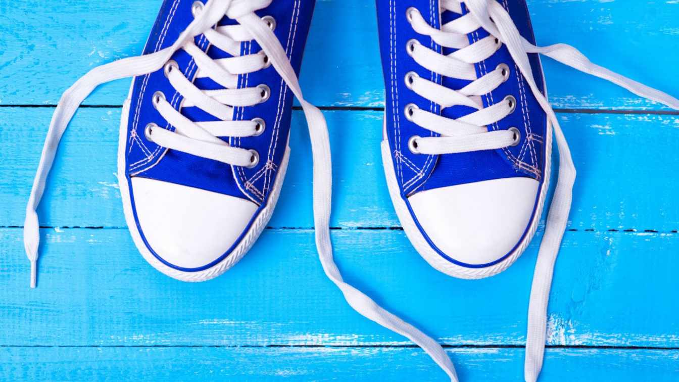 হাতে একটু সময় নিয়ে জুতো কিনুন। স্টাইলের পাশাপাশি কোনটা ভাল, কোনটা পরে আরাম লাগছে, সবটা ভাল করে বুঝে নিন। 