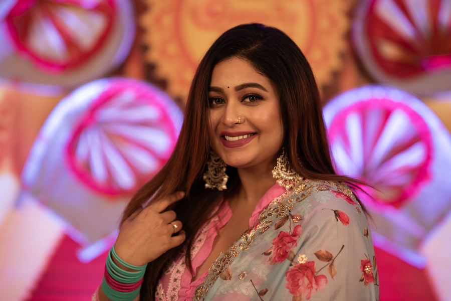 Ritabhari Chakraborty, Swastika Mukherjee and other actors share Durga Puja 2024 look from Sasthi to Dashami 