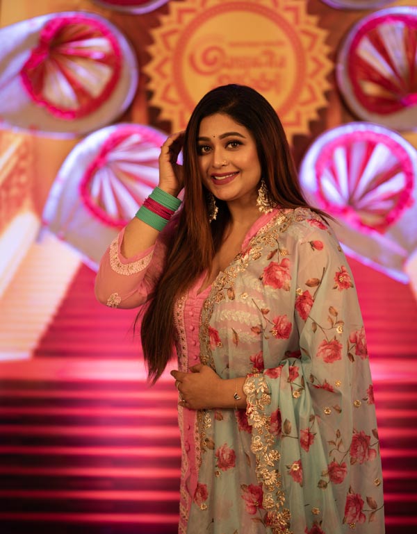 Ritabhari Chakraborty, Swastika Mukherjee and other actors share Durga Puja 2024 look from Sasthi to Dashami 