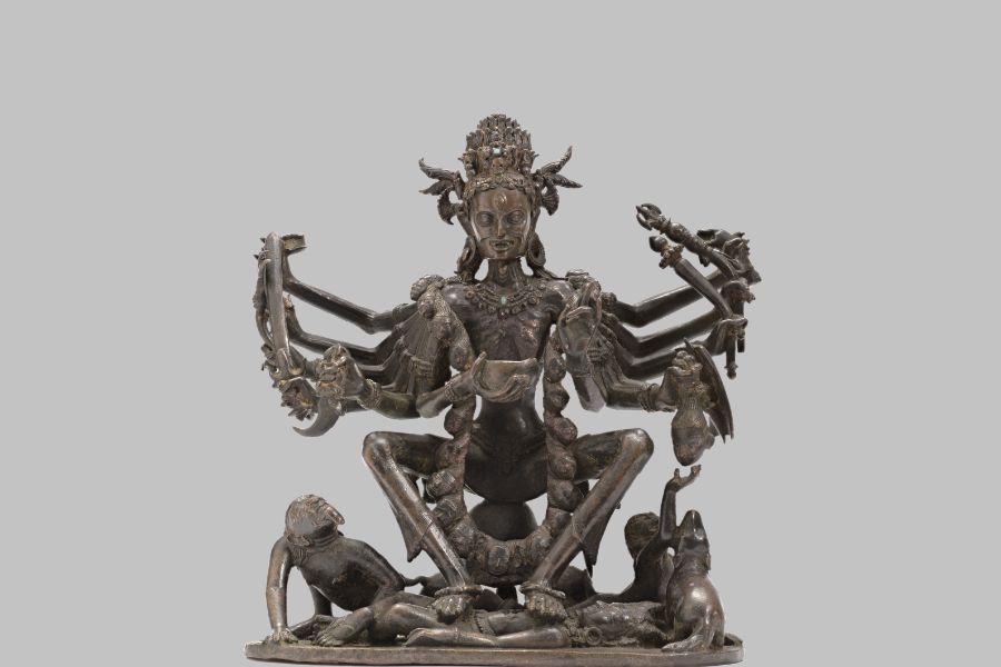 নবপত্রিকা প্রবেশের আগে পত্রিকার সামনেই দেবী চামুণ্ডার পুজো করা হয়। বাকি অপর কোনও দেবীকে পৃথক ভাবে পুজো করা হয় না।