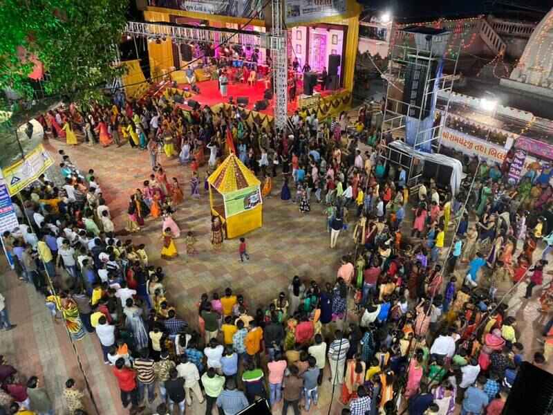 নবরাত্রির নিয়ম মেনে, ভগবতীর থানেই হয় দুর্গাপুজো। গ্রামবাসীরা এই বাগেশ্বরী দুর্গাকে অত্যন্ত জাগ্রত বলে মনে করেন। 