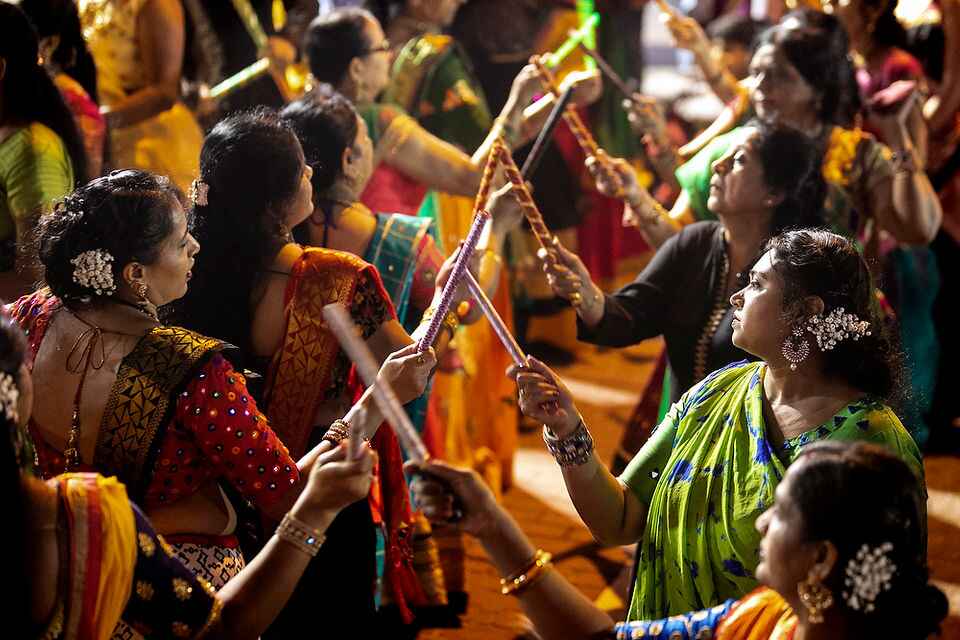 বন্যা বিধ্বস্ত, শিক্ষায় পিছিয়ে পড়া, আর্থিকভাবে পিছিয়ে থাকা এই ছোট্ট গ্রাম শুধু এই দেবীকে কেন্দ্র করেই নবরাত্রির সময়ে মেতে ওঠে।