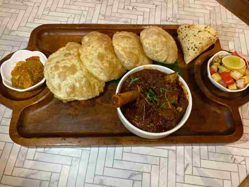 জমিয়ে খান লুচি আর কষা মাংস।