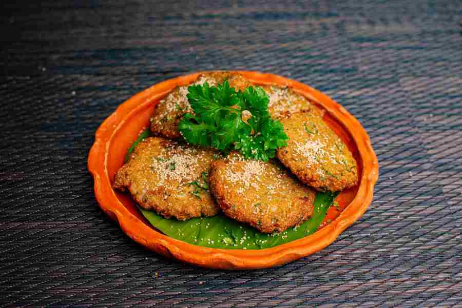 থরে থরে বাঙালি পদে সাজানো থালি মন ভরিয়ে দেবে।