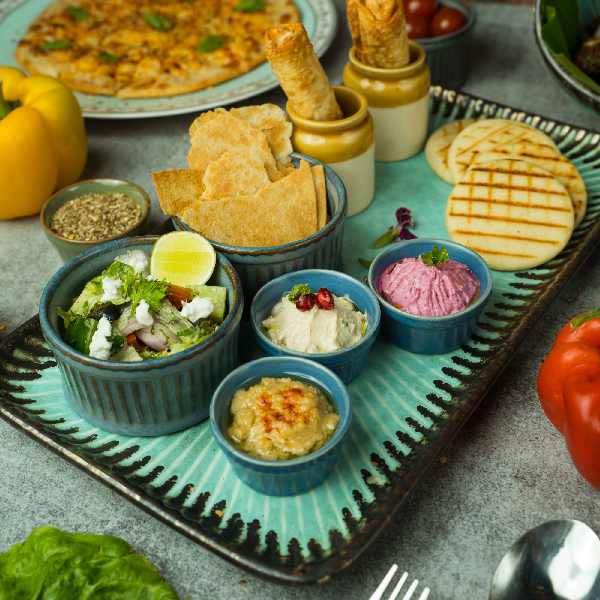 পুজোতেও পার্টির আমেজ চাইলে এই রেস্তরাঁয় ঢুঁ মারতেই পারেন দ্য ফ্ল্যামবয়েন্টে।