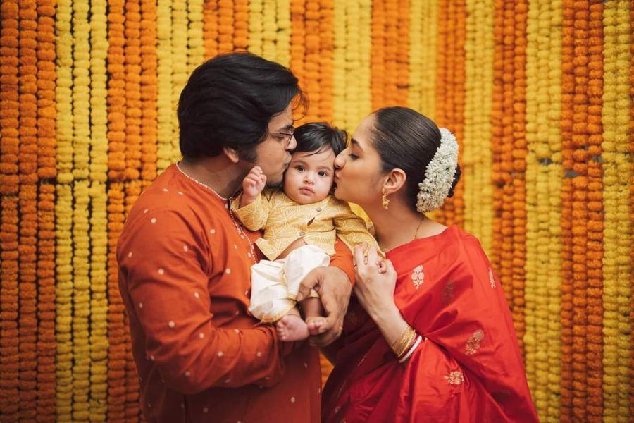 অন্য দিকে, দুই থেকে তিন হয়েছেন মোহর এবং দুর্নিবারও। চলতি বছর ফেব্রুয়ারি মাসে কোল আলো করে আসে তাঁদের প্রথম সন্তান। সমাজমাধ্যমে নিজেরাই জানিয়েছিলেন পুত্রসন্তান এসেছে ঘরে। তাকে ঘিরেই জমজমাট মোহর-দুর্নিবারের এ বছরের পুজো।