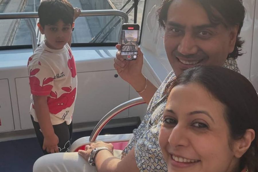 দেবীপক্ষের সূচনালগ্নেই অনুরাগীদের সুখবর দিয়েছেন কোয়েল মল্লিক। কবীরের কাঁধে এবার শীঘ্রই বর্তাতে চলেছে বড় দাদার দায়িত্ব। দ্বিতীয় সন্তানের মা-বাবা হতে চলেছেন কোয়েল এবং স্বামী নিসপাল রানে। ২০২০ সালে, অতিমারির মধ্যেই মে মাসে কোয়েলের প্রথম পুত্র কবীরের জন্ম। এবার কোলে কার আগমন? সেই কৌতূহল বুকে চেপেই হইহই করে কাটুক অভিনেত্রীর এই বছরের পুজো।