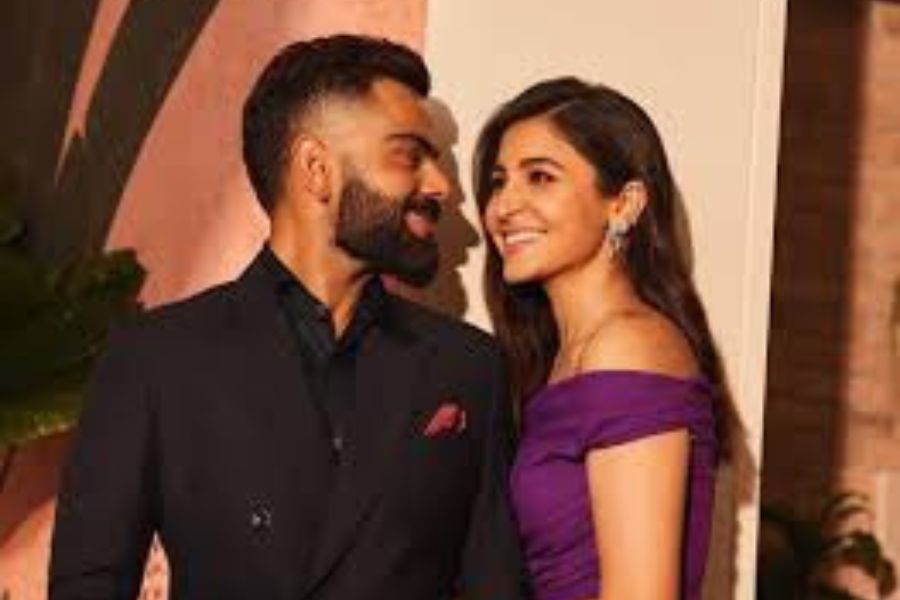 চলতি বছর প্রেমের সপ্তাহেই মা হয়েছেন অনুষ্কা শর্মা। গত ১৫ ফেব্রুয়ারি বিরাট এবং অনুষ্কার কোলে এসেছে তাঁদের দ্বিতীয় সন্তান, পুত্র অকায়। ভামিকা এবং অকায়কে নিয়ে কেমন কাটে এ বছরের উৎসবের মরসুম, এখন তারই অপেক্ষায় ভক্তরা।