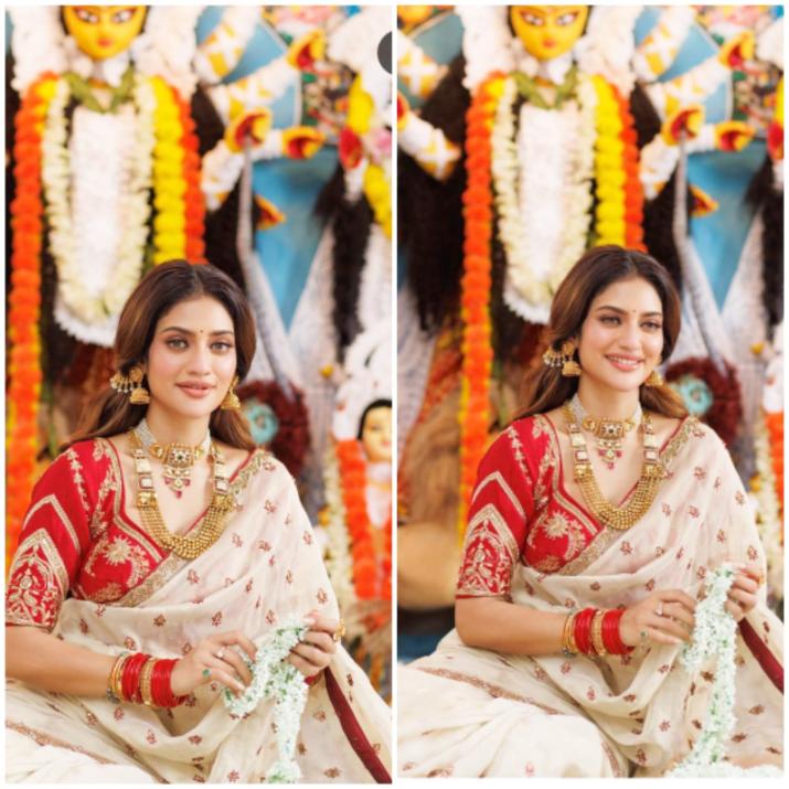 ভিন্ন ধর্ম নিয়ে বারংবার কটাক্ষ ধেয়ে এলেও তা বরাবরই তুড়ি মেরে উড়িয়েছেন তিনি। নুসরত জাহান। মায়ের সামনে লাল পাড় সাদা শাড়ি এবং সাবেকি সাজে নজর কাড়লেন অভিনেত্রী। 