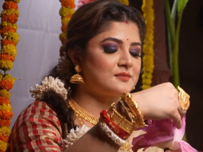 কর্মজীবনে দীর্ঘ সময়ে পার করে ফেলেছেন নায়িকা। নায়িকা হওয়ার আগে কেমন ছিল শ্রাবন্তীর মেয়েবেলা? আজও কি মনে পড়ে সেই সময়ের পুজোর প্রেম? এবার পুজোয় কী করবেন, কী খাবেন, কেমন সাজবেন, আনন্দবাজার অনলাইনের সঙ্গে সবটা নিয়েই খোলামেলা আড্ডায় শ্রাবন্তী চট্টোপাধ্যায়। 