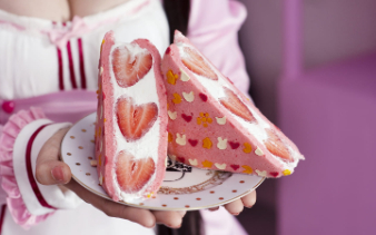 সেই পাউরুটি এখানে না পেলেও মিষ্টি পাউরুটি দিয়ে দিব্যি কাজ চালিয়ে নিতে পারেন। জাপানে এই স্যান্ডউইচ তৈরির ক্ষেত্রে স্ট্রবেরি, কমলালেবু, আমের মতো ফল ব্যবহার করা হয়। 