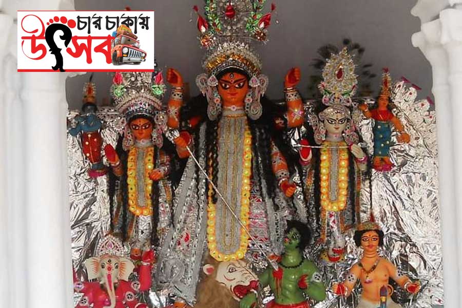 বাকসা চৌধুরী বাড়ির দুর্গা প্রতিমা।