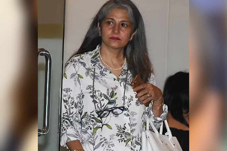 মধু এবং লেবুর জল: বাহ্যিক পরিচর্যা করতে গিয়ে ভুলে যাবেন না উজ্জ্বলতা কিন্তু আসে শরীরের ভিতর থেকেই। বেলা রাজপুতের সকালের রুটিন থেকে বাদ পড়ে না মধু এবং লেবুর জল। 