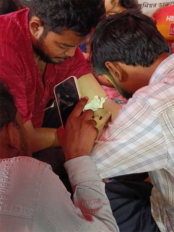 অনশনমঞ্চে পুলস্ত্য আচার্য।