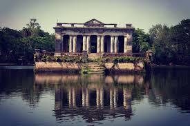 উদয়নারায়ণের আদেশ মেনে আজও রাজবাড়িতে পূজিতা হন অষ্টধাতুর দেবীমূর্তি। বৈষ্ণব মতে পুজো হওয়ার কারণে নিষিদ্ধ রয়েছে বলিপ্রথা।