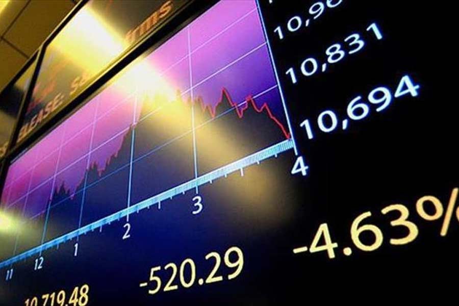 Pakistan stock market makes new record amid global market falls 