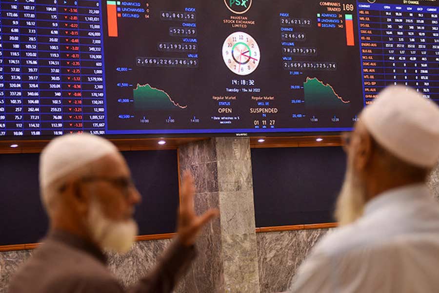 Pakistan stock market makes new record amid global market falls 