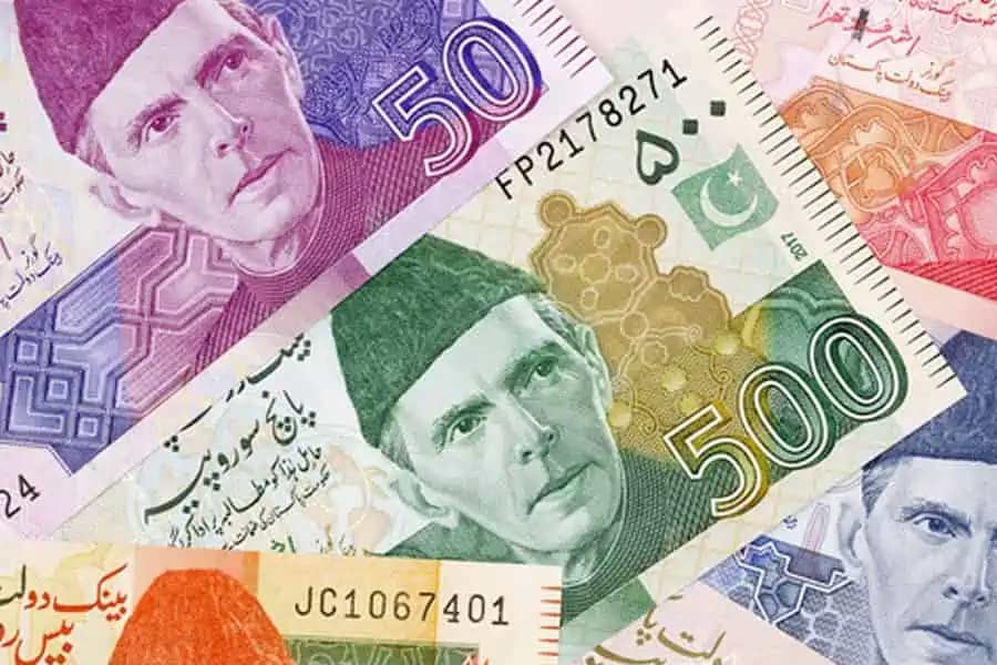 Pakistan stock market makes new record amid global market falls 