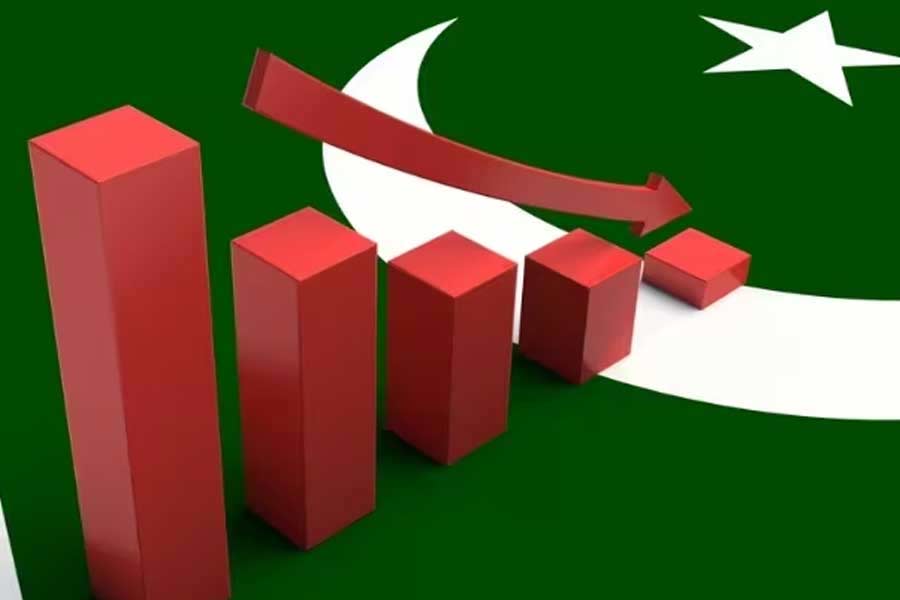 Pakistan stock market makes new record amid global market falls 