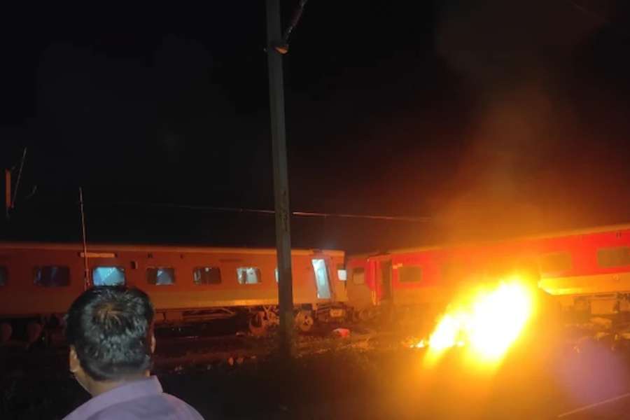 Mysore-Darbhanga Express train collides with goods train near Chennai