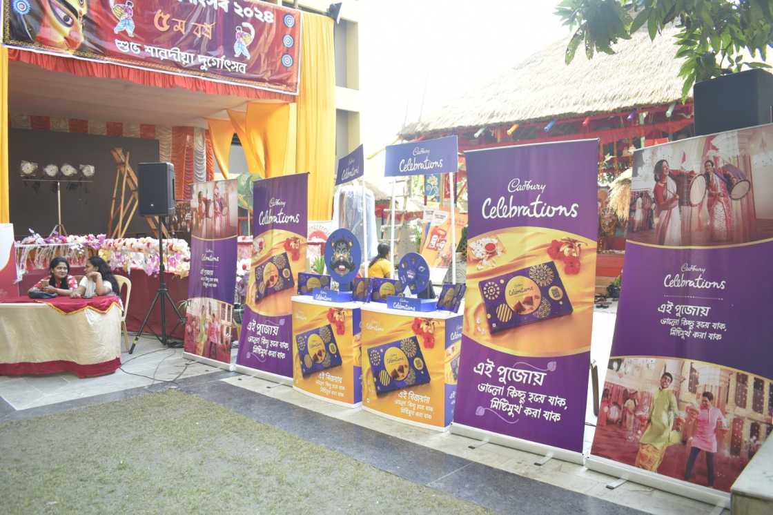 পুজোর মরসুমে বাড়তি উন্মাদনা যোগ করতে কলকাতার বিভিন্ন আবাসন এবং পাড়া মণ্ডপে তৈরি করা হয়েছিল ক্যাডবেরি সেলিব্রেশন জোন।