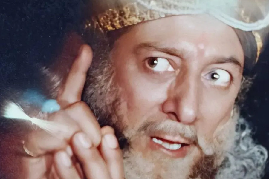 ভিডিয়োয় গুফি বলেছিলেন, ‘‘কলেজে পড়াকালীন আমার সঙ্গে মা দেখা করতে গিয়েছিলেন। কিন্তু জামশেদপুর শহর কী ভাবে মাকে ঘুরিয়ে দেখাব তা বুঝতে পারছিলাম না। মা আসবেন শুনেই রতন তাঁর বিলাসবহুল গাড়ির চাবি আমার হাতে ধরিয়ে দিল। আমার একটা কথাও শুনল না।’’