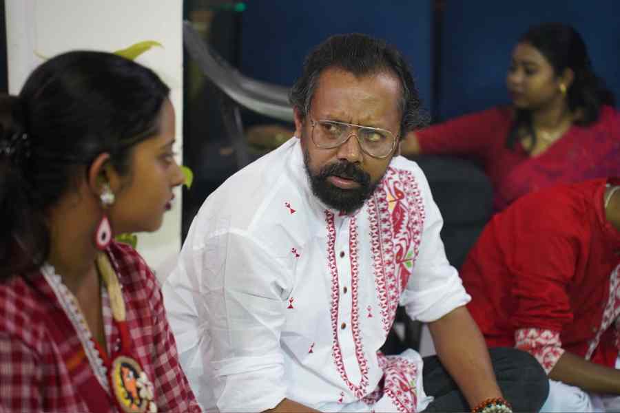 তবে খাওয়া দাওয়ার বিষয়টা সবটাই হয় স্বর্ণেন্দুর পছন্দমতো। অভিনেত্রী নিজে হাতে পরিবেশন করে সকলকে খাওয়াতে ভালবাসেন।     