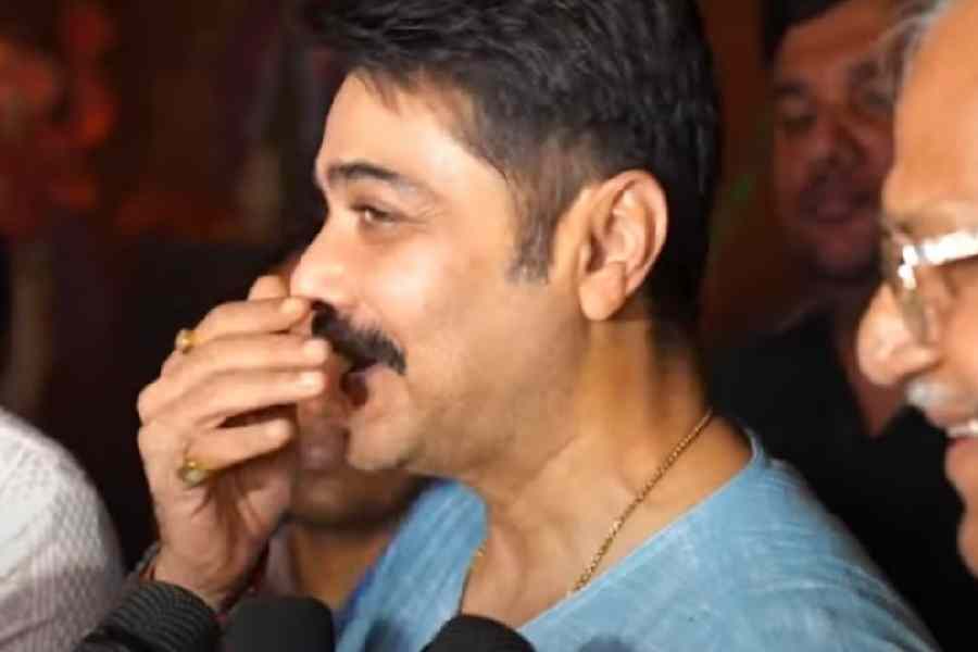 প্রসেনজিতের কাছে এই বছরের দুর্গাপুজোটা খুব আনন্দের। কেন জানেন? দীর্ঘ ১৩-১৪ বছর পর কলকাতার পুজো উপভোগ করছেন তাঁর ছেলে তৃষাণজিৎ চট্টোপাধ্যায়। তিনি বলেন, ‘‘আমার ছেলের পুরো সময়টাই কেটেছে হস্টেলে। ও বহু বছর পর কলকাতার ঠাকুর দেখছে। ওর জন্য আমার খুব আনন্দ হচ্ছে।’’