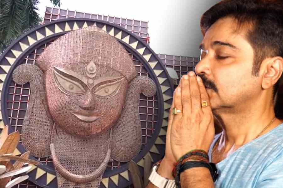 পুজোর পাঁচটা দিন পছন্দের খাওয়াদাওয়ার সঙ্গে পছন্দের সাজও। পুজোর দিনের জন্য কি আলাদা করে পাঞ্জাবীটা আজও তুলে রাখেন তিনি? 