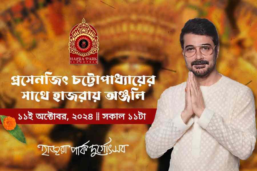 অভিনেতা জানান, অনেক সময় নাকি তাঁর পাঞ্জাবীটাই পরে নেন তাঁর ছেলে। তিনি বলেন, ‘‘অনেক সময় হয় তো ভেবে রাখি, এই পাঞ্জাবীটা সকালে পরে বেরোবো। উঠে দেখি আমার ছেলেই পরে নিয়েছে। এটা নিয়ে আমার কিছুই করার নেই।’’ বলেই হাসি...