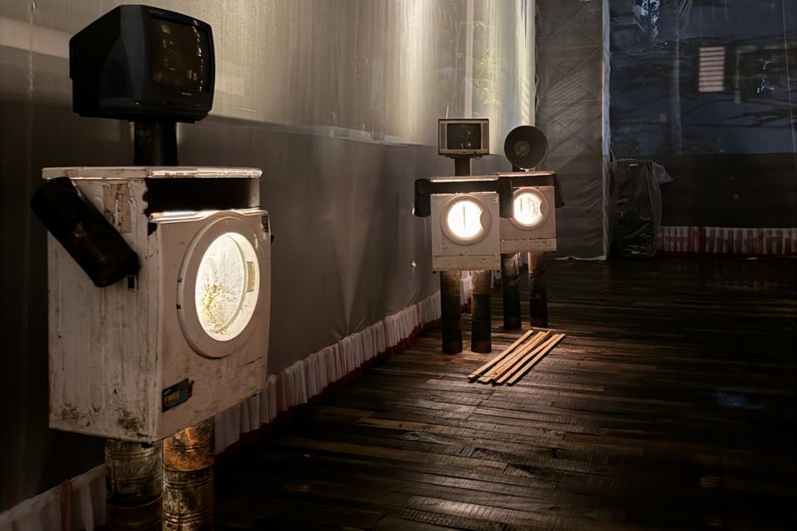 মণ্ডপের ভিতরের ইনস্টলেশন