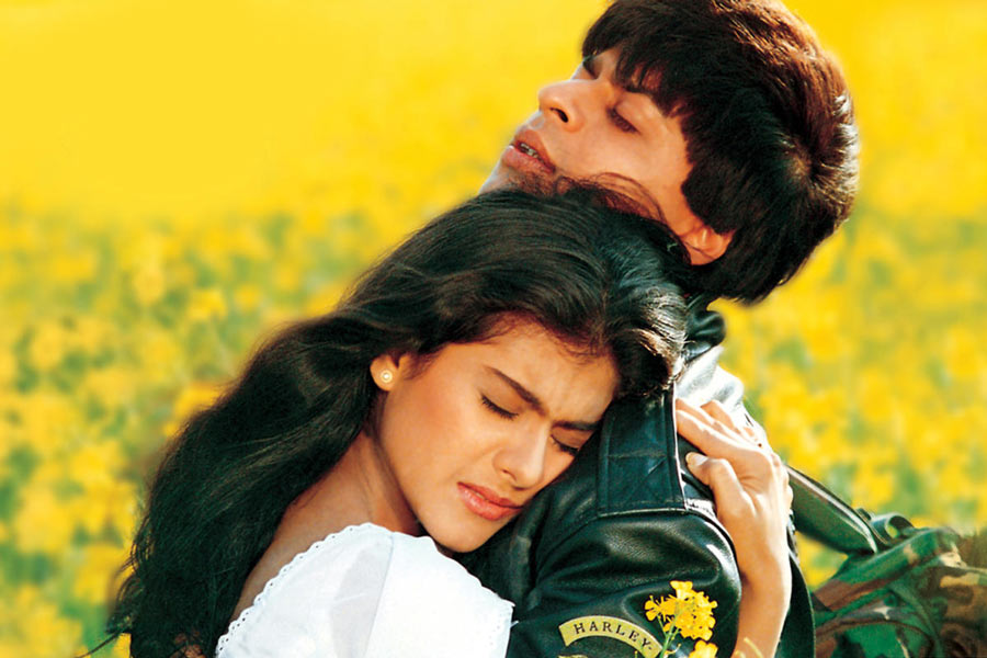 জনপ্রিয়: দিলওয়ালে দুলহনিয়া লে জায়েঙ্গের বিখ্যাত দৃশ্যে শাহরুখ-কাজল।