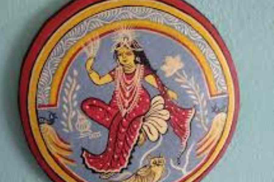 পরবর্তীকালে সরার চাহিদা বেড়ে যাওয়ায় কৃষ্ণনগর এবং কুমোরটুলিতে দু’টি পৃথক অঙ্কন শৈলীর উদ্ভব হয়।