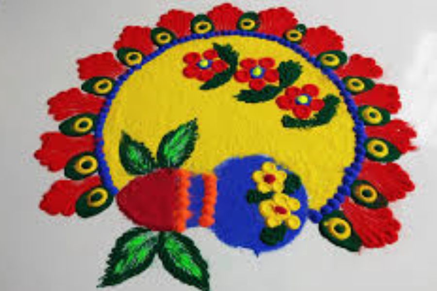 আল্পনা আঁকার পরে তার উপরে ফুল দিয়ে ভরাট করলে বেশ অন্য রকম দেখায়। 