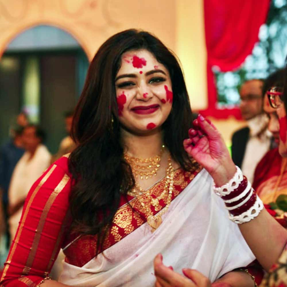 বরণের বেশে ঋতাভরী। 