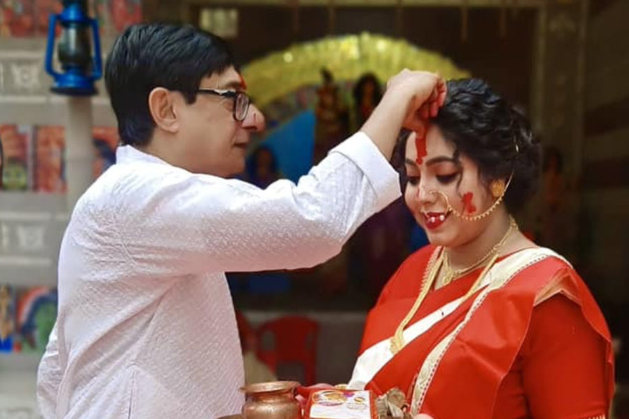 কাঞ্চন-শ্রীময়ীর প্রথম সিঁদুরখেলা।