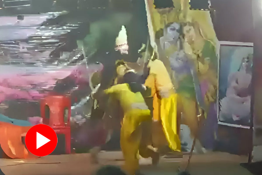 Video of Lord Ram and Ravana actors fighting on stage for real during Ramlila in Uttar Pradesh