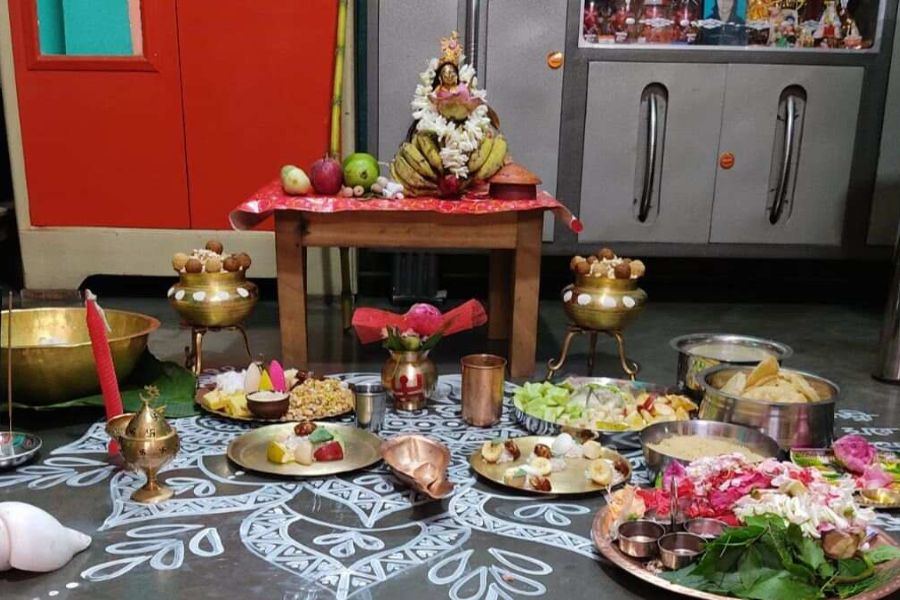 মা লক্ষ্মীর প্রসাদে কখনও না বলতে নেই।  একটু হলেও তাঁর প্রসাদ গ্রহণ করতে হয়। 