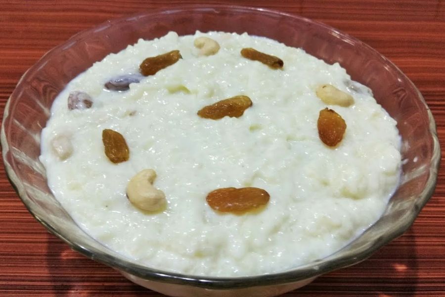 বাঙালির যে কোনও অনুষ্ঠানেই পায়েসকে শুভ বলে মনে করা হয়। তাই কোজাগরী লক্ষ্মীপুজোর ভোগে রাখুন পায়েস। 