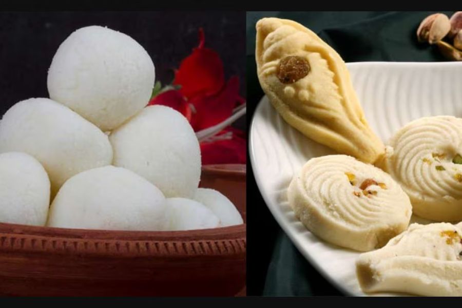 শুধু খিচুড়ি-লাবড়া নয়, মিষ্টি থাকাও জরুরি। রসগোল্লা হোক বা সন্দেশ, ভোগের থালায় অবশ্যই থাক মিষ্টান্ন। 