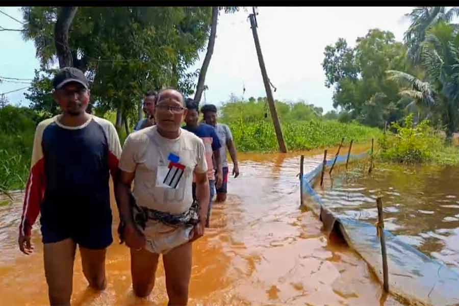 এখনও জলমগ্ন পাঁশকুড়ার খসরবন গ্রাম।