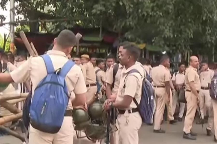 মঙ্গলবার দুই কার্নিভালের আগে পুলিশি তৎপরতা।