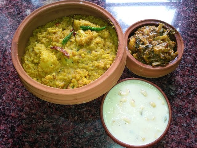 মা লক্ষ্মীর কৃপার উপরে অর্থলাভ তো বটেই, সঙ্গে দাম্পত্যে মধুর সম্পর্ক ও সন্তানলাভও নির্ভর করে।  দেবী লক্ষ্মীকে যে ভোগ দেওয়া হয়, তাতে খিচুড়ি এবং পায়েস অবশ্যই থাকে।