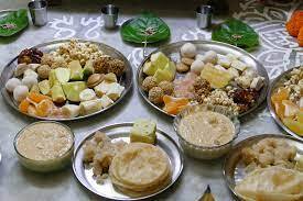 এছাড়া থাকে চিঁড়ে, ফলমূল এবং অন্যান্য উপকরণ। পুজোর শেষে ওই প্রসাদ সকলে গ্রহণ করেন। কিন্তু কেন খিচুড়ি বা পায়েস ছাড়া লক্ষ্মীর ভোগ অসম্পূর্ণ? এর উত্তর রয়েছে মহাকাব্যে। 