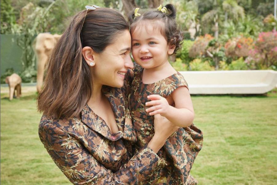 আলিয়া বলেছেন, আমি যখন রাহার সঙ্গে থাকি, তখন আমি একটুও অন্যমনস্ক থাকি না। প্রতিটা মুহূর্ত আমি অনুভব করি।