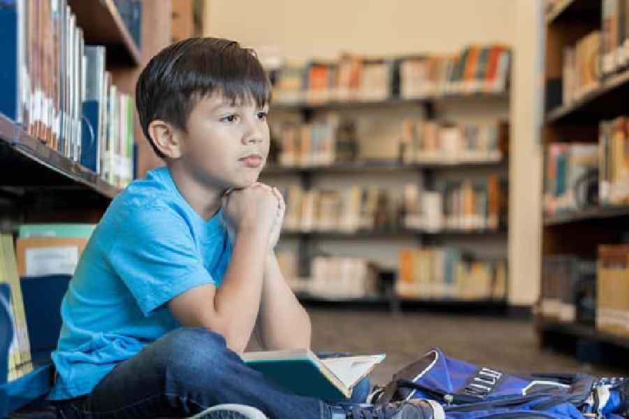 ছোট ছোট প্রাপ্তিগুলিকে গুরুত্ব দেওয়া: আপনার সন্তান ক্লাসে প্রথম না-ই আসতে পারে! কিন্তু চেষ্টা কখনওই ব্যর্থ যায় না। সন্তানের ছোট ছোট প্রাপ্তিগুলিকেও গুরুত্ব দিন। তাতে তাদের শেখার আগ্রহ আরও বাড়বে। 