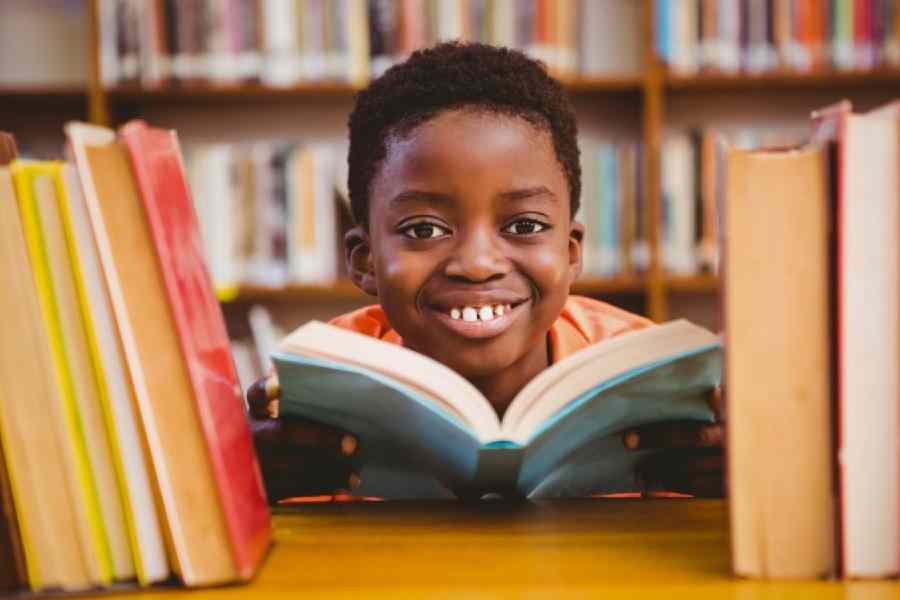 ছোট ছোট লক্ষ্যপূরণ: পুজোর পর স্কুল খুললেই ক্লাস টেস্ট? আপনার সন্তানের জন্য ছোট ছোট করে গোল সেট করুন। উদাহরণ হিসেবে বলা যায়, আপনি বলুন ক্লাস টেস্টে গত বারের তুলনায় ২০ শতাংশ বেশি নম্বর পেলে আপনি তাকে একটি বিশেষ উপহার দেবেন। এর পর আরও একটু বেশি গোল সেট করে রাখতে বলুন বার্ষিকী পরীক্ষার জন্য। 