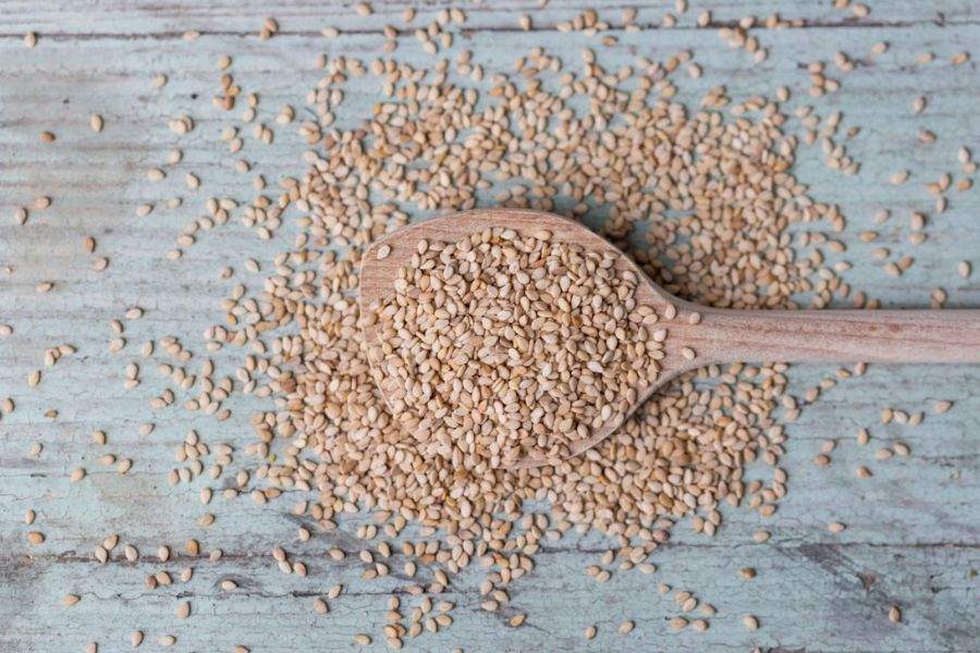 তিলের মধ্যে যে স্বাস্থ্যকর স্নেহপদার্থ থাকে, তা পরিপাক ক্রিয়া স্বাভাবিক রাখে এবং অর্শের মতো ক্রনিক অসুখ দূরে রাখে। 