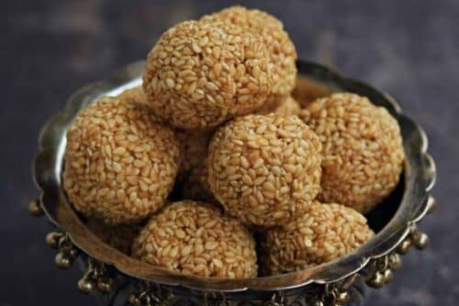 ক্যালসিয়াম ছাড়াও তিলের নাড়ু ম্যাগনেসিয়াম এবং জিঙ্কে ভরপুর, যা হাড় মজবুত করে। 