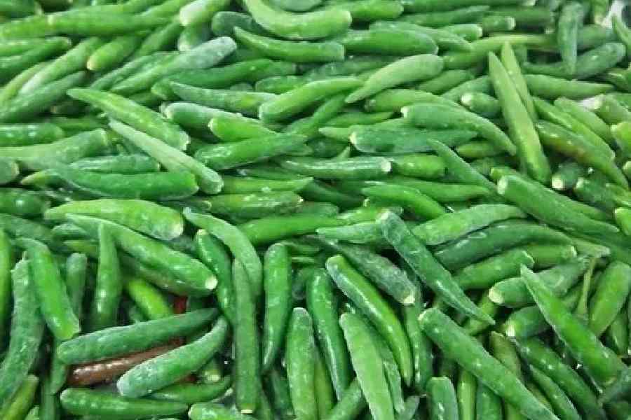 চিকিৎসক গুপ্ত এবং শেফ আশিস সিং শেফ অজয়ের সঙ্গে একমত নন। আশিস জানালেন, এর পিছনে কোনও রন্ধন বিজ্ঞান নেই। যে মশলাটি তৈরি হচ্ছে, লঙ্কার বোঁটা তাতে কেবল বিশেষ মাত্রা যোগ করছে। আর কিছু নয়।